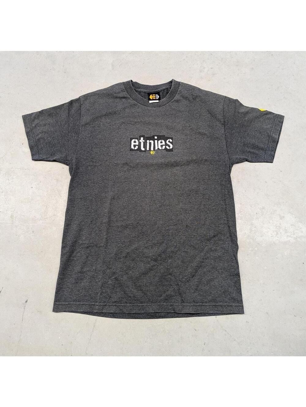 Vintage Y2K Etnies Skateboard Brand Essential Gray t-shirt
